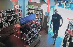 Homem assalta loja na Rua da Conceição, Niterói