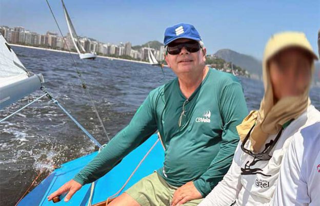 Grael velejando pela orla de Niterói