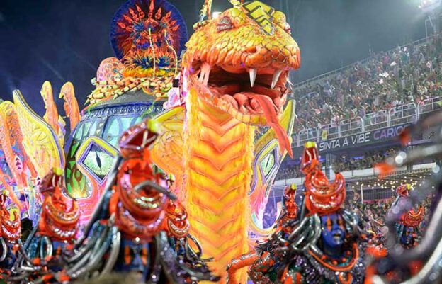 Desfile da Unidos do Viradouro, escola de samba de Niterói