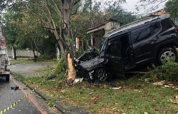 Acidente na Av Acurcio Torres