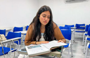Ana Lucia Azevedo