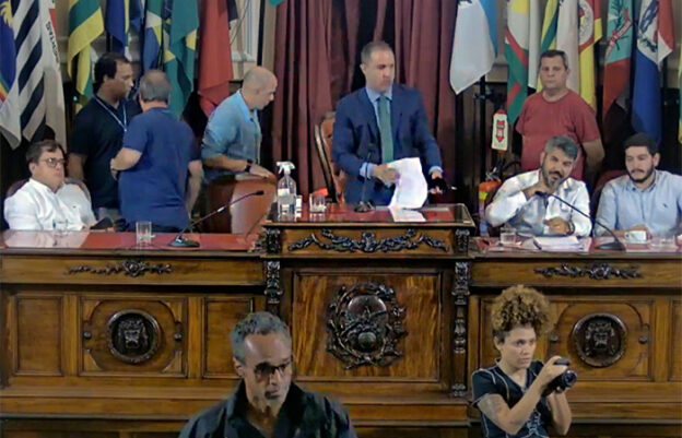 audiência pública suspensa