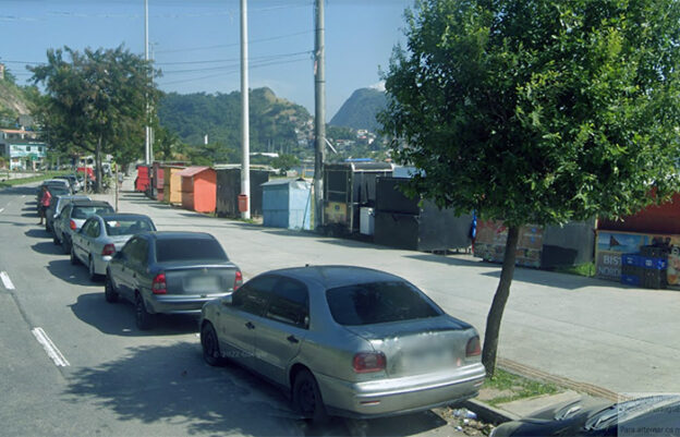 Barracas no calçadão de Charitas