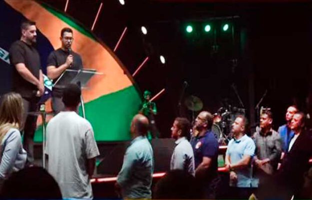 Candidatos durante culto na Igreja Lagoinha, Niterói