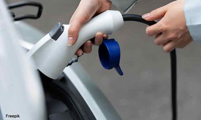 Carregadores de veículos elétricos (www.freepik.com)