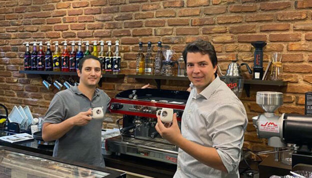 Cheirin Bão, Daniel e Gustavo Tinoco