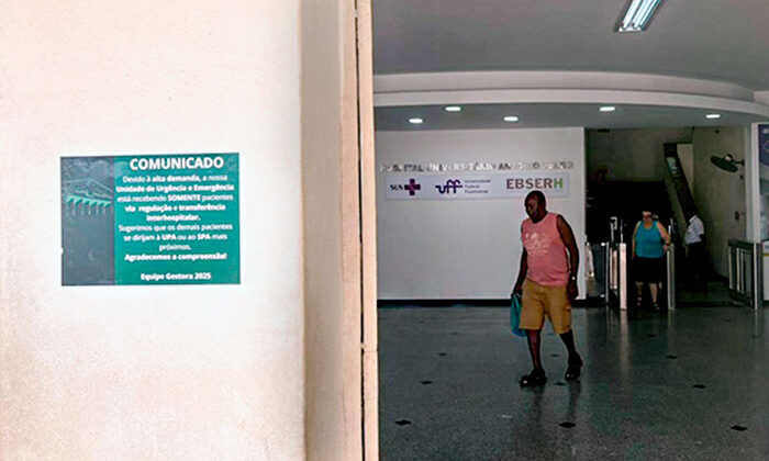 Comunicado na porta do HUAP, Niterói