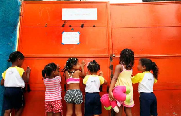 Crianças fora das creches e escolas em Niterói / foto: reprodução da internet / Marcio Alves