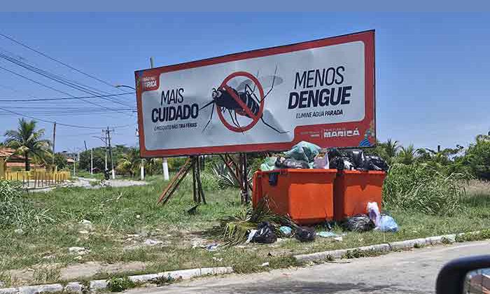 Outdoor e lixeira em Maricá (RJ)