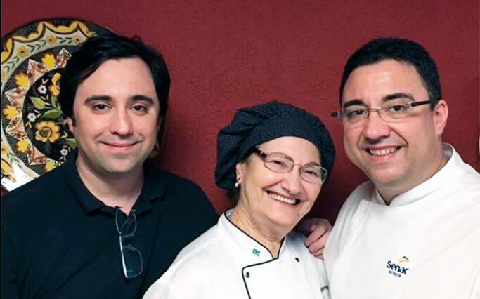 Dona Henriqueta e os filhos Marcelo e Alexandre Henriques mantém a tradição da culinária portuguesa em Niterói