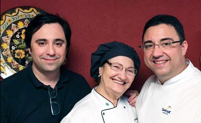 Dona Henriqueta e os filhos Marcelo e Alexandre Henriques mantém a tradição da culinária portuguesa em Niterói