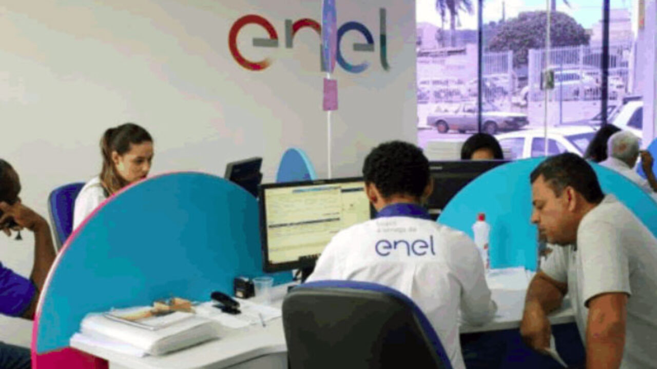 Na volta ao atendimento presencial, loja da Enel fica sem sistema e gera  revolta em clientes da empresa - J3News