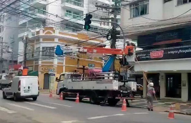 Enel terceiriza reparos na rede de distribuição, Niterói