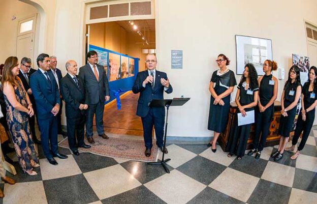 Presidente do TJ inaugura exposição em Niterói