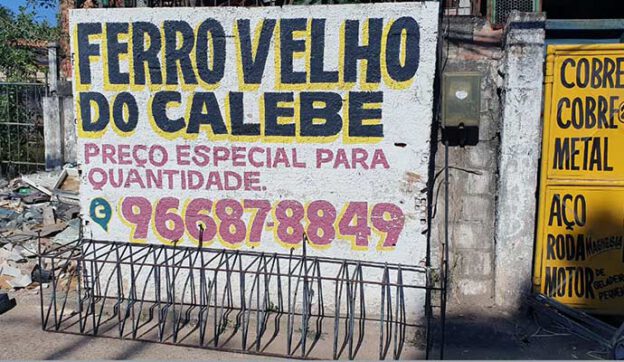 bicicletário no ferro-velho