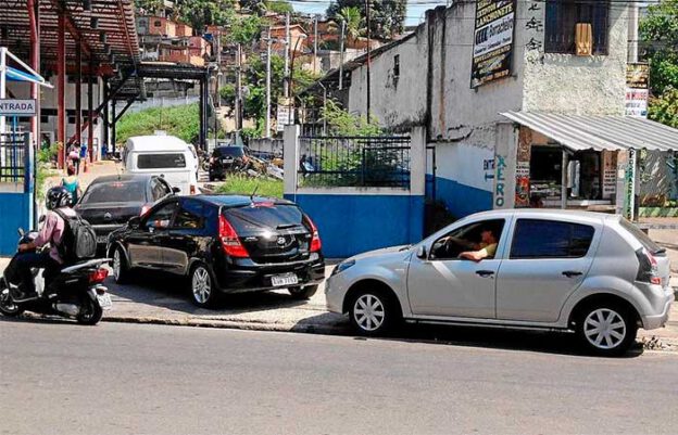 Filas no posto do Detran no Fonseca, Niterói / Reprodução da internet
