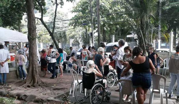 fila no posto Vital Brazil