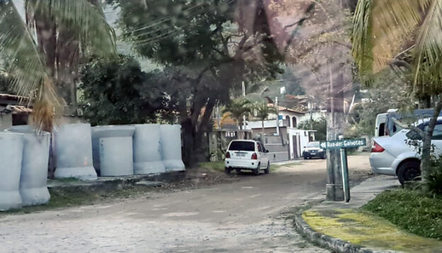 Jardim Imbuí - obra parada