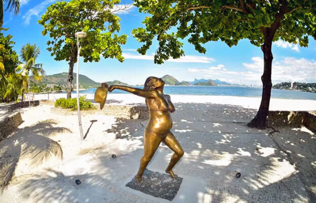 Estátua de Leila Diniz no Espaço Ricardo Boechat, Niterói