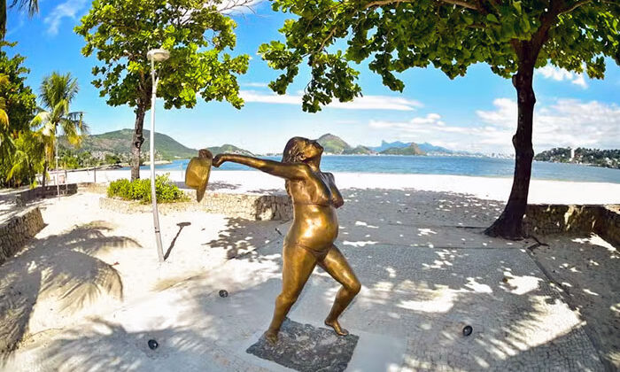 Estátua de Leila Diniz no Espaço Ricardo Boechat, Niterói