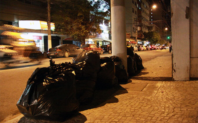 Lixo na rua, Niterói