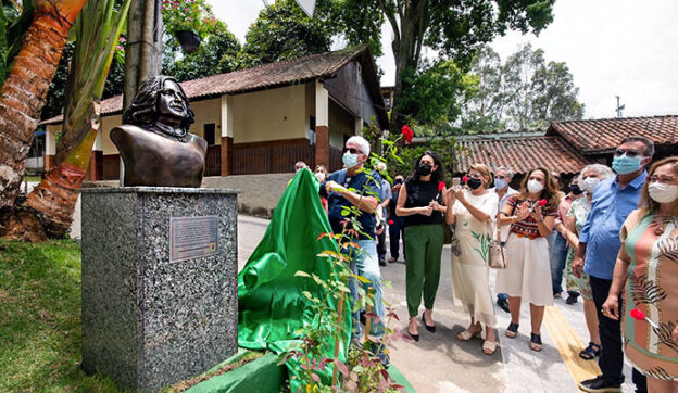 busto Lizair Guarino