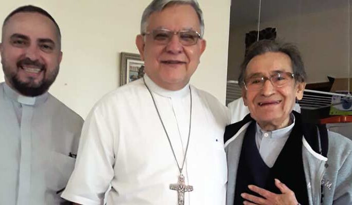 Monsenhor Elídio, arcebispo Dom José Francisco e o vigário geral Carmine Pascale