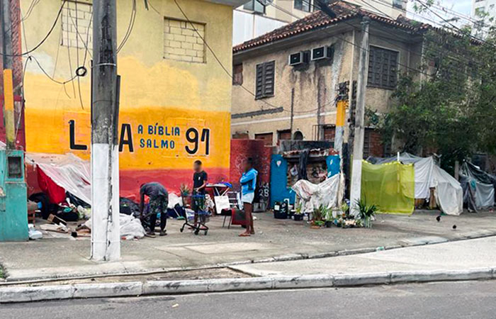 Moradores de rua na saída do túnel em Icaraí, Niterói