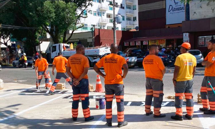Sete pintam 'táxi' no asfalto, Niterói