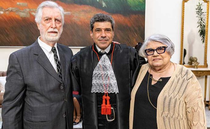 Ex-presidente Manoel Alberto, o novo desembargador Marcio Quintes com a mãe e desembargadora Norma Suely, na grande solenidade do Mundo Jurídico.