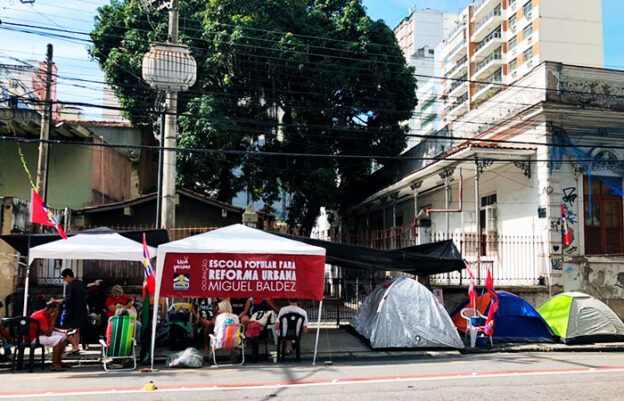 Ocupação de calçada no Ingá, Niterói