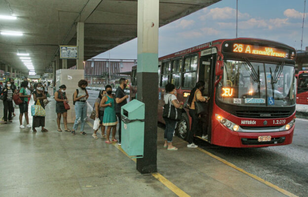 ônibus aumentam tarifa