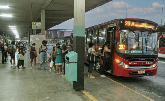 ônibus aumentam tarifa
