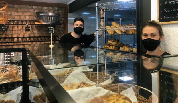 Baguettes, croissants, pães rústicos