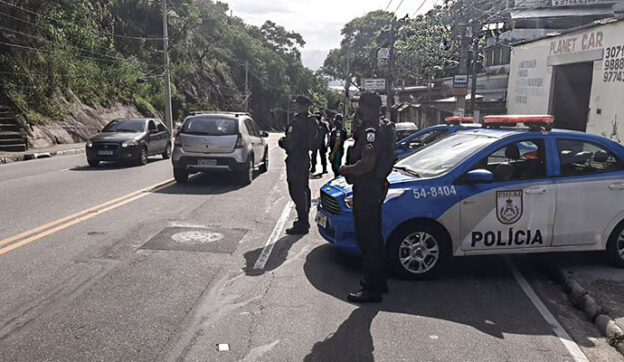 polícia na rua