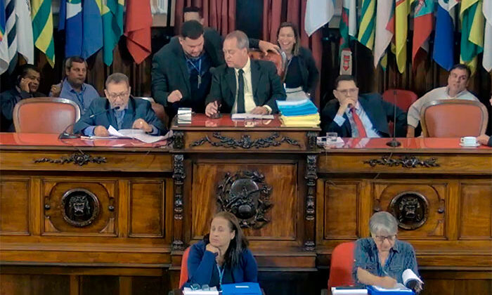 sessão da Câmara de Niterói rejeita pedido de informações sobre Emusa