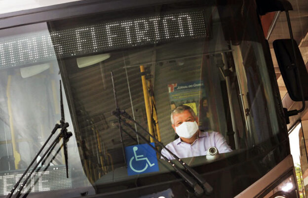 Grael dá subsídios a empresas de ônibus, Niterói