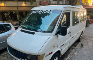 Van estacionada em vaga de idoso, Niterói
